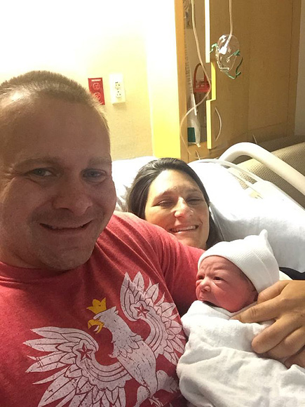 New Jersey Woman Gives Birth to Family's First Baby Girl Since 1860: 'You Broke the Curse!' Says Mother-in-Law| Pregnancy, Pregnancy, Real People Stories, The Daily Smile