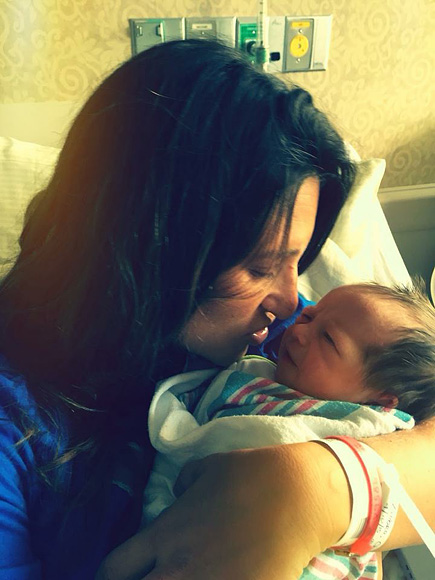 New Jersey Woman Gives Birth to Family's First Baby Girl Since 1860: 'You Broke the Curse!' Says Mother-in-Law| Pregnancy, Pregnancy, Real People Stories, The Daily Smile