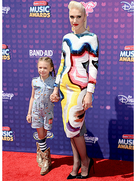 Gwen Stefani Gets a Blake Shelton-Led Standing Ovation at the Radio Disney Music Awards| Blake Shelton, Gwen Stefani, Pharrell Williams