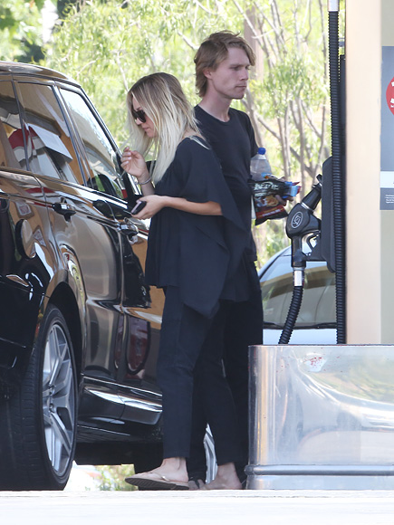 Kaley Cuoco Is 'Really Happy' as Her First Public Peck with New Boyfriend Karl Cook Is Snapped| Couples, The Big Bang Theory, TV News, Kaley Cuoco-Sweeting