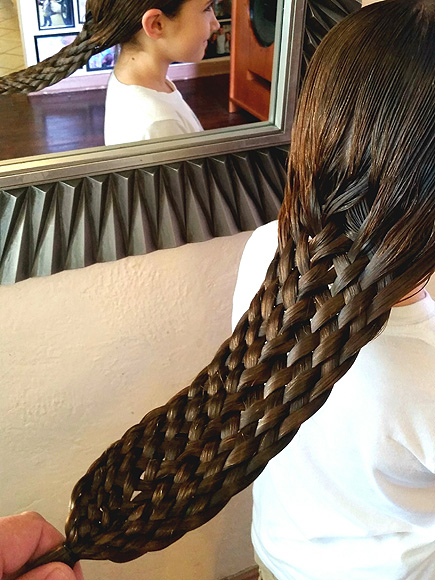 Single Dad Teaches Himself to Do His Daughter's Hair – Then Starts a Class to Help Other Fathers| Real People Stories, The Daily Smile