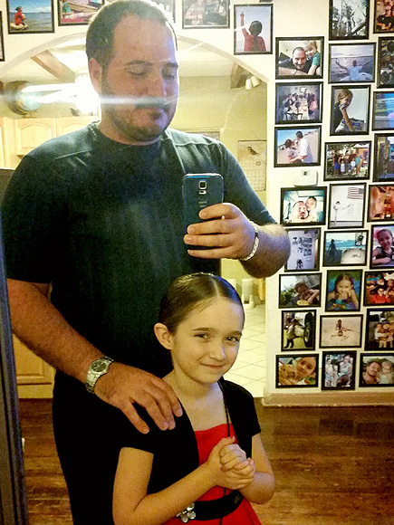 Single Dad Teaches Himself to Do His Daughter's Hair – Then Starts a Class to Help Other Fathers| Real People Stories, The Daily Smile