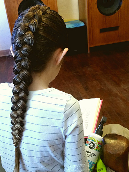 Single Dad Teaches Himself to Do His Daughter's Hair – Then Starts a Class to Help Other Fathers| Real People Stories, The Daily Smile