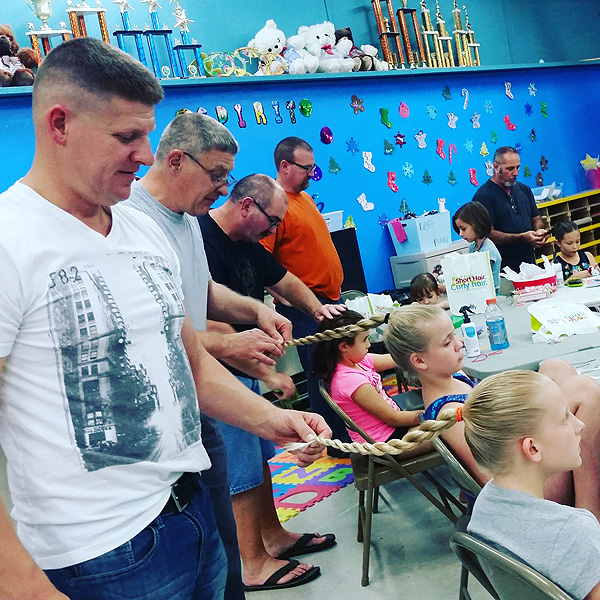 Single Dad Teaches Himself to Do His Daughter's Hair – Then Starts a Class to Help Other Fathers| Real People Stories, The Daily Smile