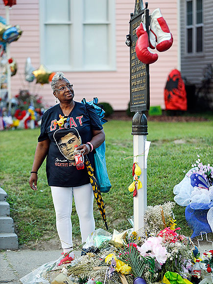 Miles de personas se Reúnen para Muhammad Ali cortejo Fúnebre en el Boxeo Leyendas's Natal| Muerte, Muertes prematuras, Muhammad Ali