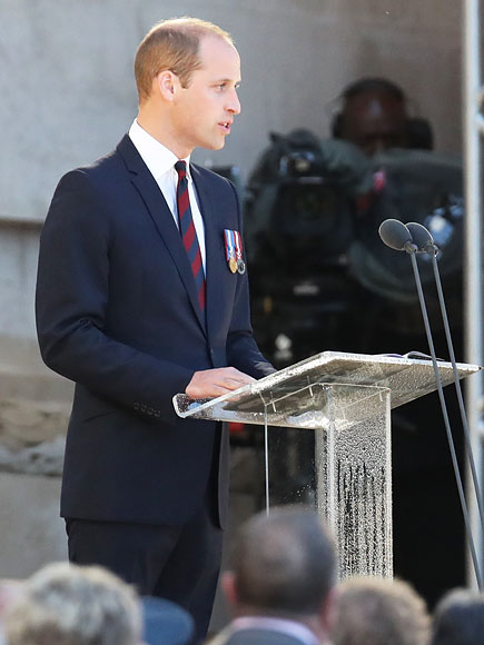 William, Kate y Harry Pagar 'Emocional' y Sombrío en el Homenaje a los Caídos en el Aniversario número 100 de gran Bretaña's de la Batalla más Sangrienta| Los miembros de la Realeza Británica, La Realeza, Kate Middleton, el Príncipe Harry, El príncipe Guillermo