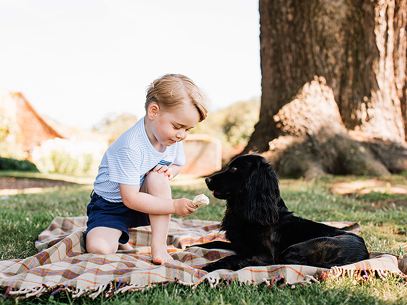 Todos los Detalles en Prince George's Ganga Cumpleaños prendas de Los miembros de la Realeza Británica, La Realeza, El príncipe George