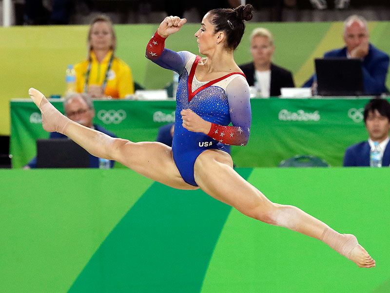 Golden Girl Simone Biles Wins a Fourth! Dynamo Scores on Floor – and Aly Raisman Scoops Silver| Summer Olympics 2016