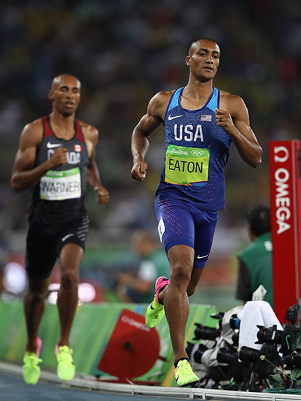 Ashton Eaton Gets The Gold In Decathlon For Second Time Celebrating His Medal With Olympian