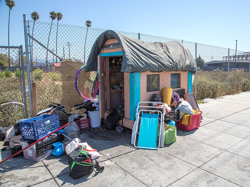 Gregory Kloehn Builds Portable Shelters for Oakland's Homeless