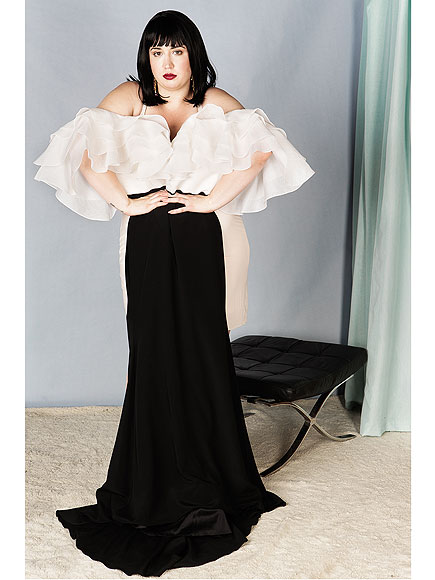 Fashion Blogger Poses with Sample Size Clothes to Prove They're Too Small for Many People| Bodywatch