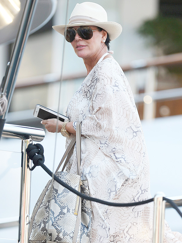 Kris Jenner Flies Back from Vacation After Rob Kardashian's Hospitalization: 'He Needs to Rethink His Whole Lifestyle,' Source Says| Sickness & Injury, Health, Keeping Up with the Kardashians, TV News, Kris Jenner, Rob Kardashian
