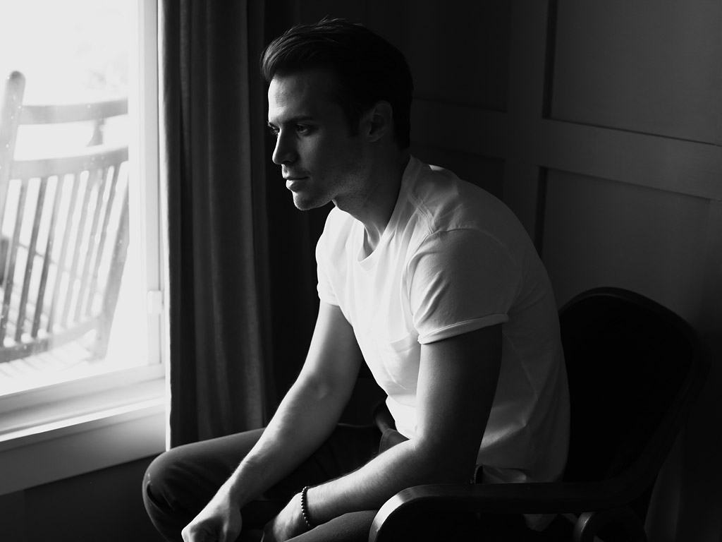 Kris Allen Releases New Single 'Waves,' Talks Recovery After Devastating Car Crash: I Thought I Might Never Play Guitar Again| American Idol, Music News, Kris Allen