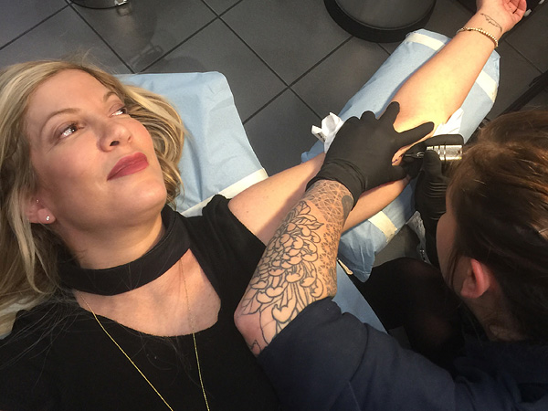 tori spelling matching tattoos with husband