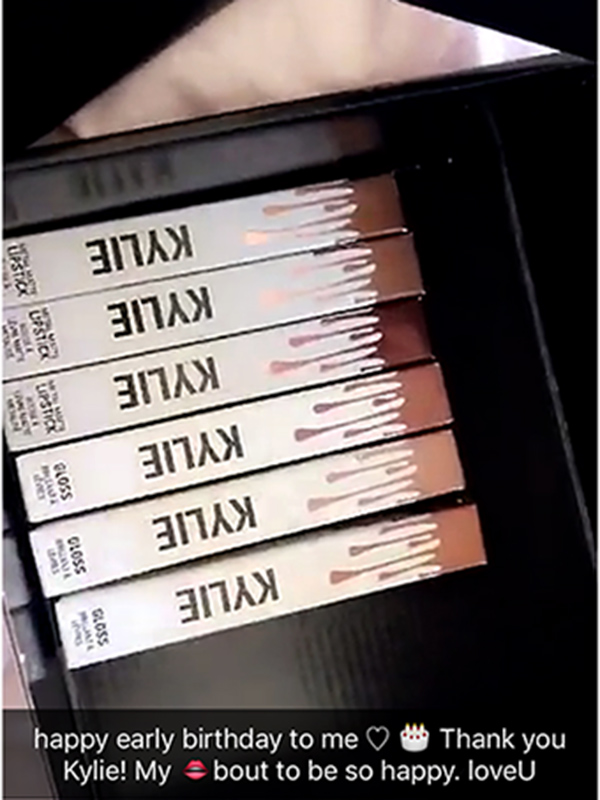 Ariana's second snap