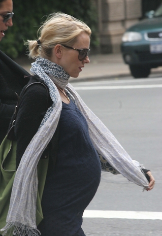 Pregnant Naomi Watts as Lili Review – A Kind of Blue