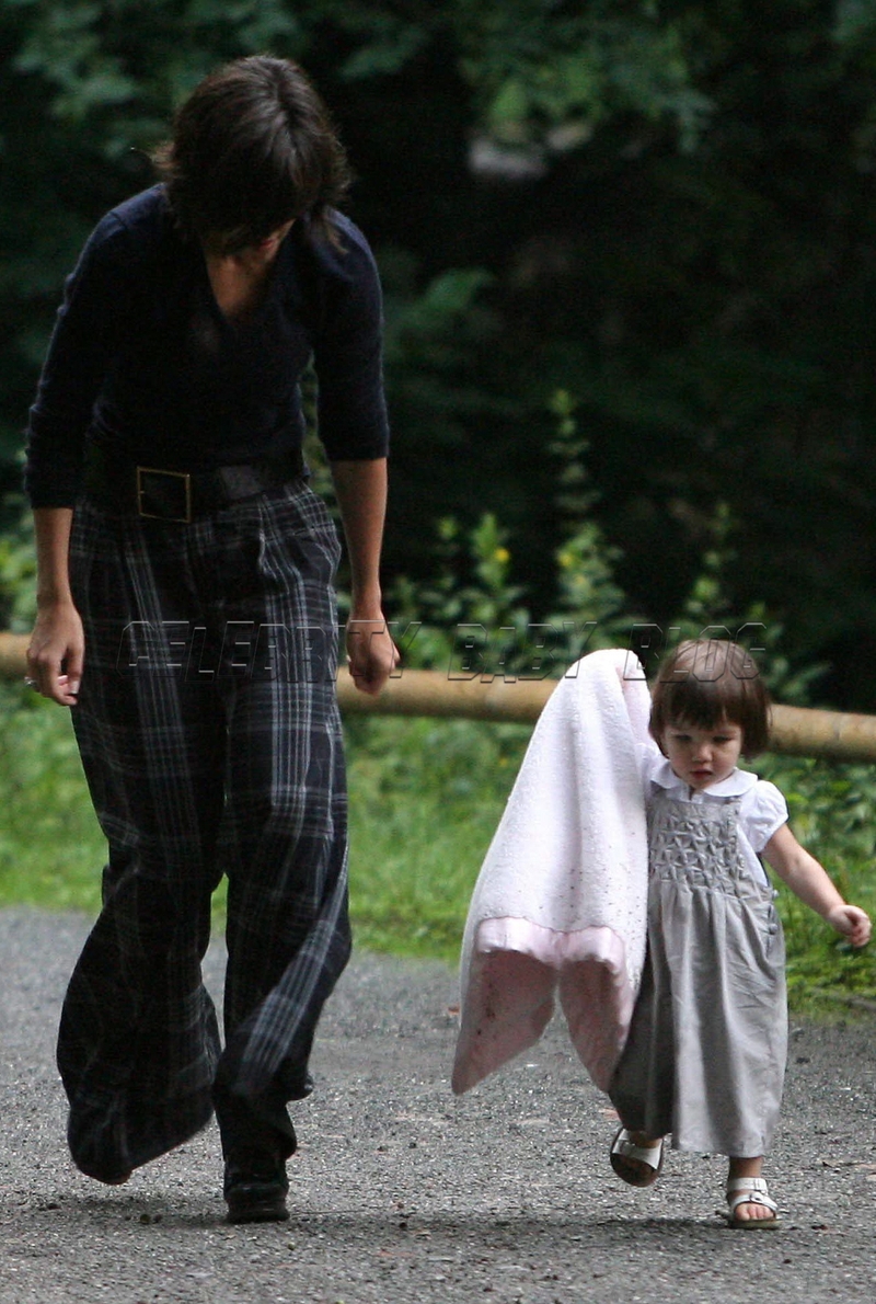 Katie_holmes_suri_cruise120707_13_c Katie_holmes_suri_cruise120707_13_c
