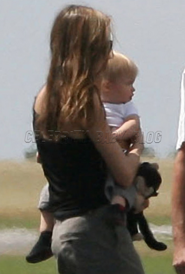 Angelina_jolie_shiloh_070714_37_cbb Angelina_jolie_shiloh_070714_37_cbb