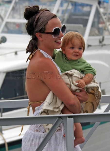 Britneyspears_jaydenjames_138387_cb Britneyspears_jaydenjames_138387_cb