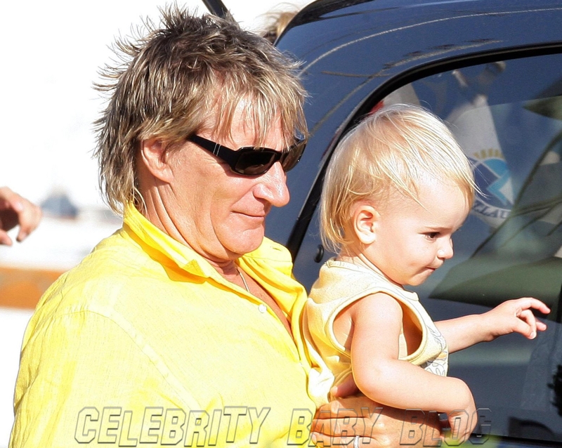 rod stewart daughter. Rod Stewart and family out