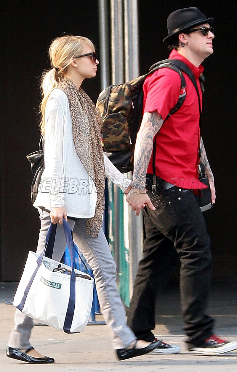 Nicole_richie_train_station_17086pc Nicole_richie_train_station_17086pc