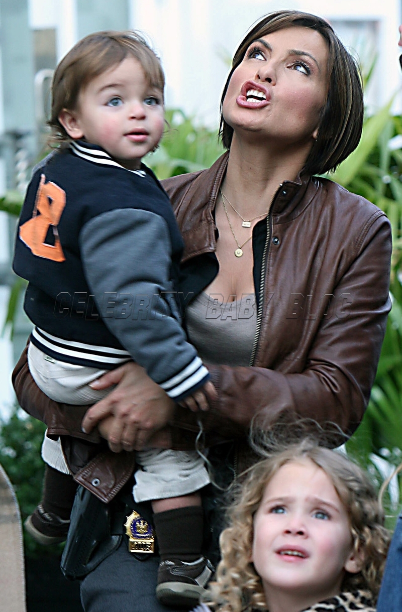 Mariska hargitay and august on l&o: svu set – moms & babies – celebrity Mariska Hargitay and August on L&O: SVU set – Moms & Babies – Celebrity