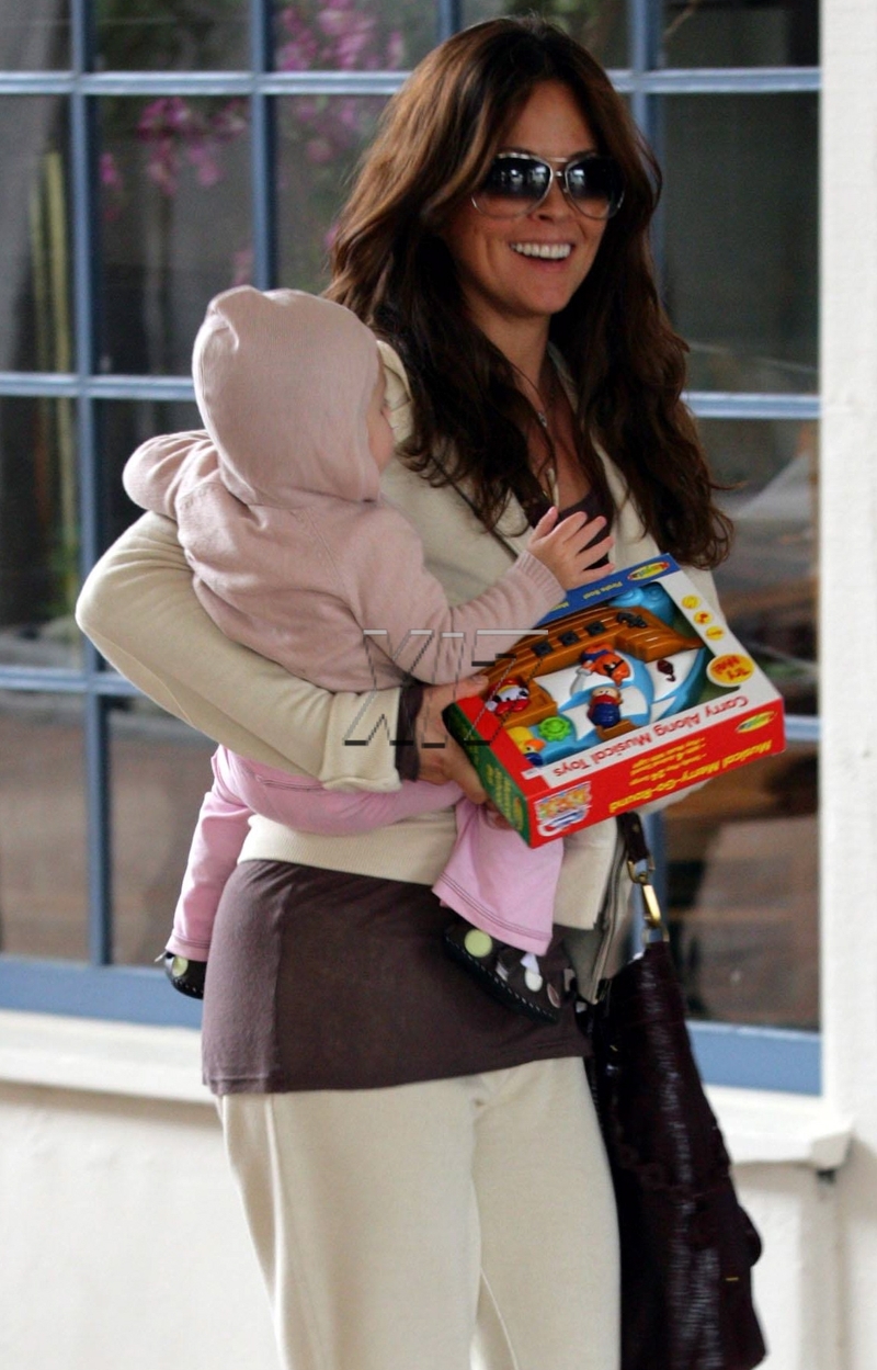 Brookeburke112507_13_cbb Brookeburke112507_13_cbb