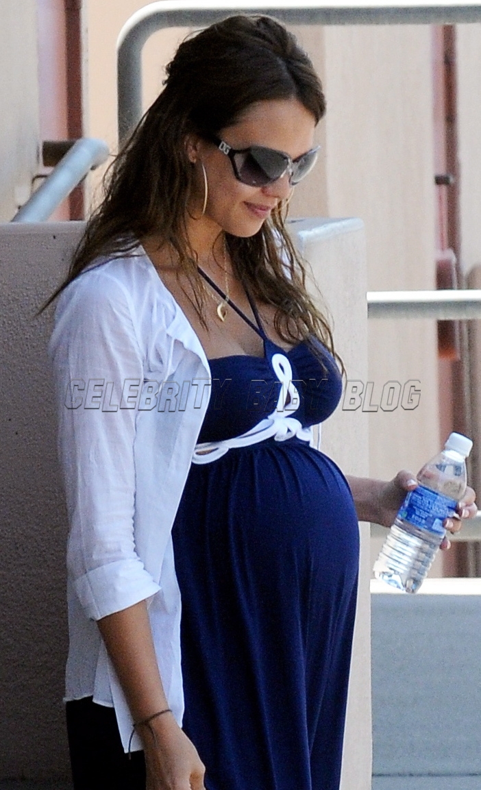 Pregnant Jessica Alba shows off her baby bump in sweats 