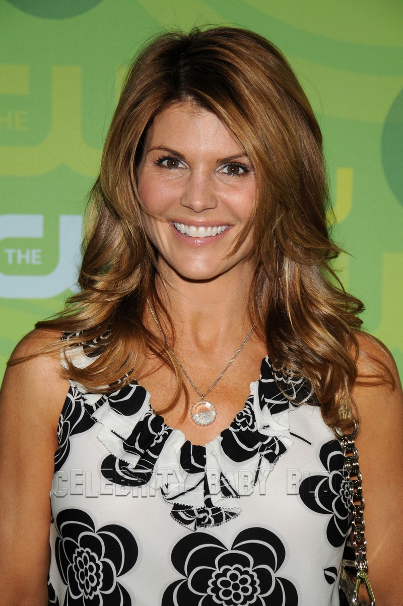 Lori Loughlin says dedication is key to being a modern mom – Moms
