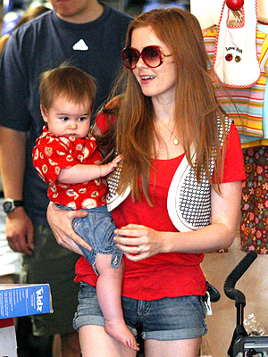 isla fisher daughter olive. Olive#39;s dad is Sacha Baron