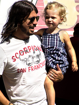 jordyn blum dave grohl. Violet Grohl Gets a Lift from