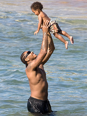 carmelo anthony fotos. Kiyan Anthony Gets a Lift From