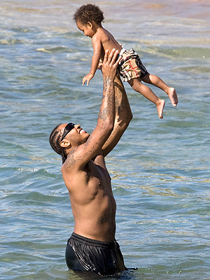 carmelo anthony and wife. Kiyan Anthony Gets a Lift From