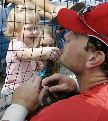 MLB player Josh Hamilton and daughters