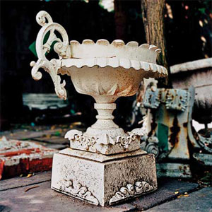 victorian garden urn in the tazza style