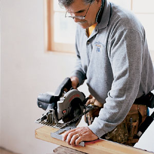 Tom Silva using a sawing square