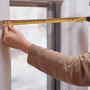 measuring the window for blinds
