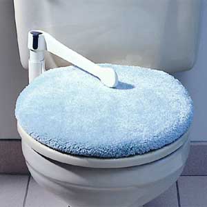 Toilet lock prevents children from opening the lid