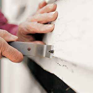use hammer to claw out butt-edge nails