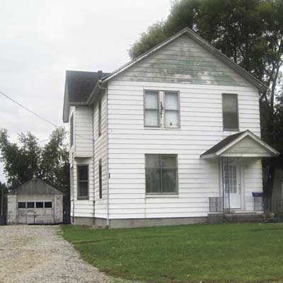 a homeowner photo of the existing house