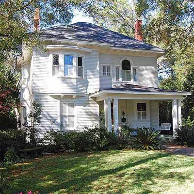 a house in the Historic Garden District, Montgomery, Alabama