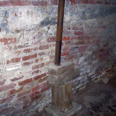 pipe column with blocks for support