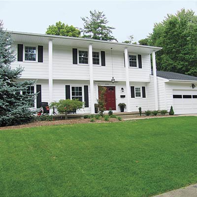 Colonial house before remoel