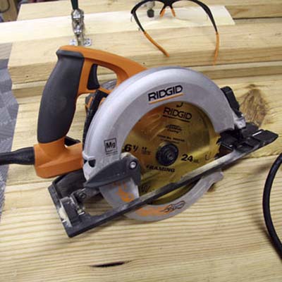 Fuego lightweight circular saw