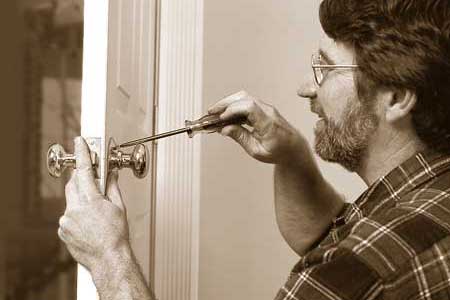 installing a lockset tout