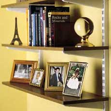 Installing Wall-Mounted Shelves tout