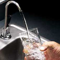 water coming out of a kitchen faucet