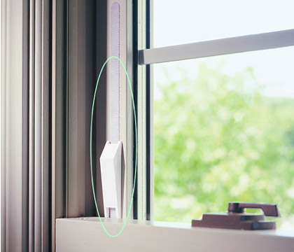 window wedge prevents falling windows from slamming down