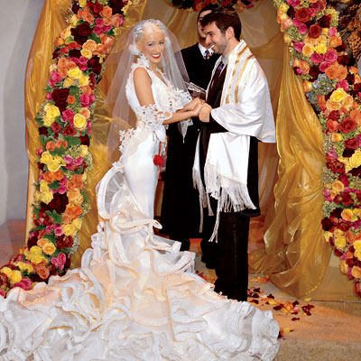 http://img2.timeinc.net/instyle/images/2007/wedding/celebrity/aguilera_01_400X400.jpg