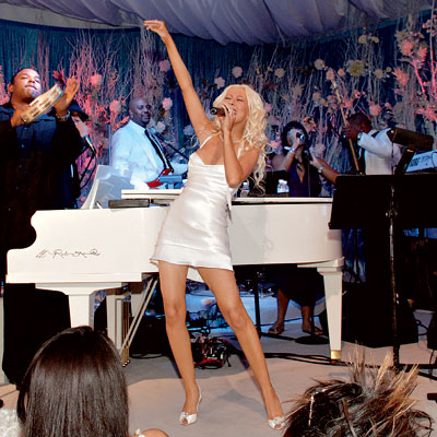 http://img2.timeinc.net/instyle/images/2007/wedding/celebrity/aguilera_05_400X400.jpg